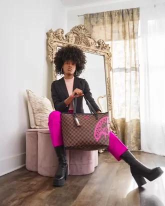 THE ARTISTS TOUCH TOCHE