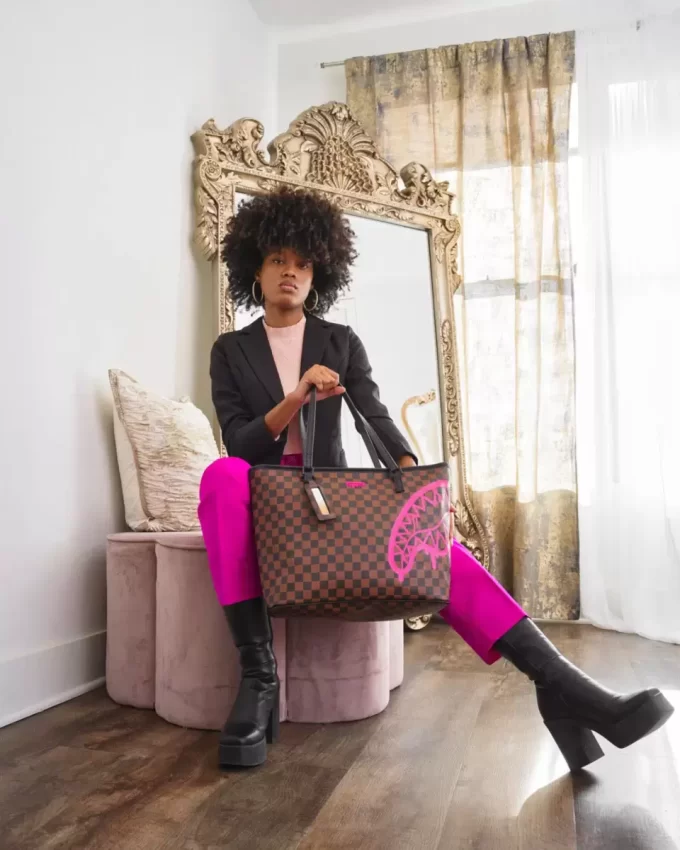 THE ARTISTS TOUCH TOCHE