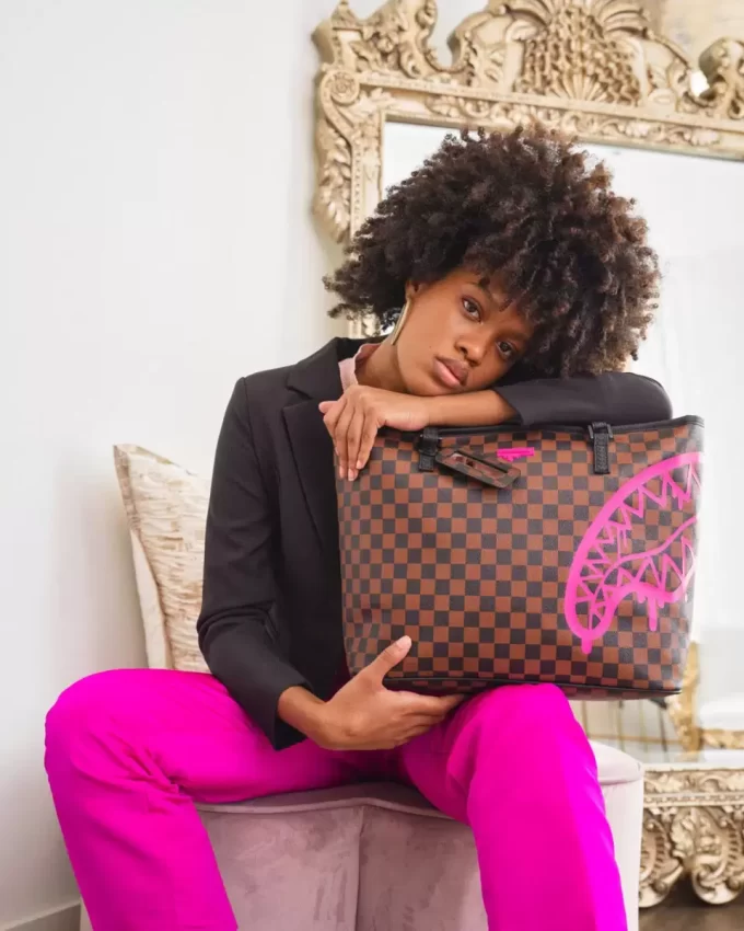 THE ARTISTS TOUCH TOCHE