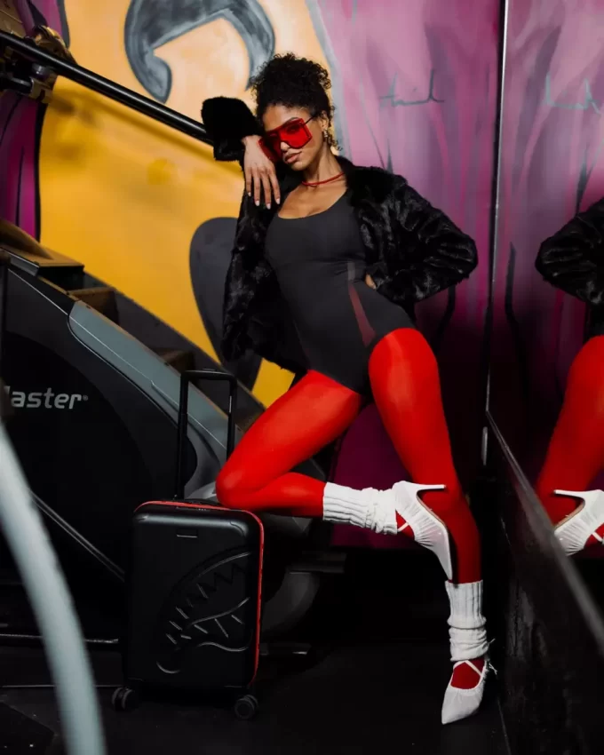 THE HERO SHARKITECTURE HANDGEPÄCK THE HERO SHARKITECTURE HANDGEPÄCK