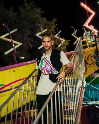 TRÄUMIGE TECHNISCHE FARBEN, SCHLAUES UMKLEIDUNGSKÖRPER