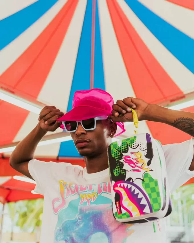 TRÄUMLICHER KOSMETIKTASCHE IN TECHNIKFARBEN