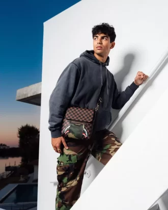 Umhängetasche mit Außentasche und Reißverschlussfach, Motiv: Haie in Paris