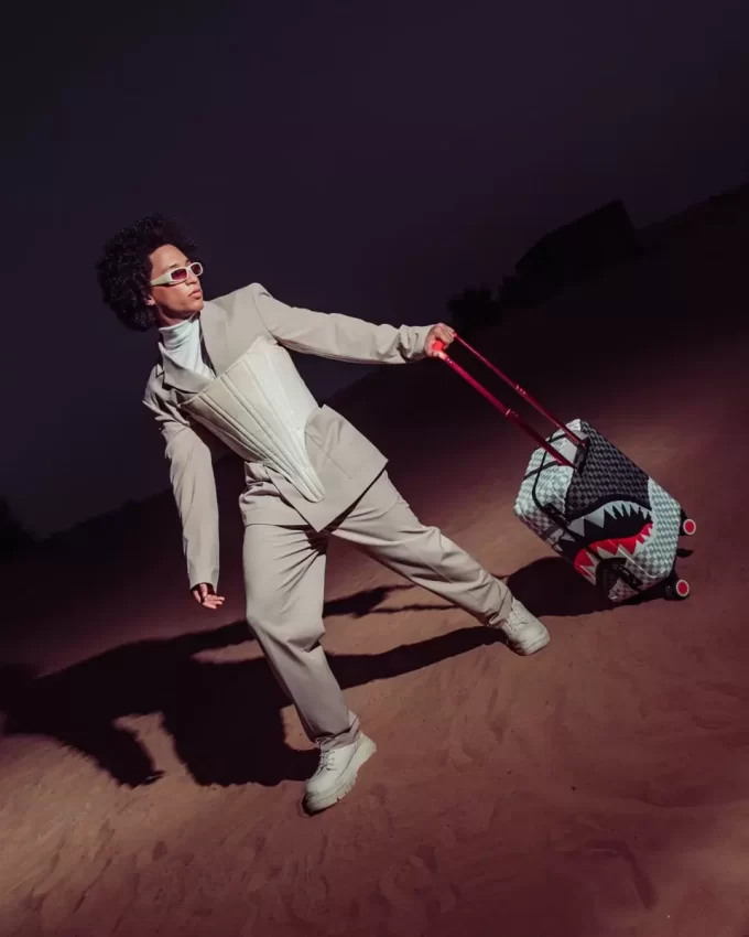 UNSTOPPABLE ENDEAVORS SHARKNAUTICS HARTSCHALEN-HANDGEPÄCK UNSTOPPABLE ENDEAVORS SHARKNAUTICS HARTSCHALEN-HANDGEPÄCK