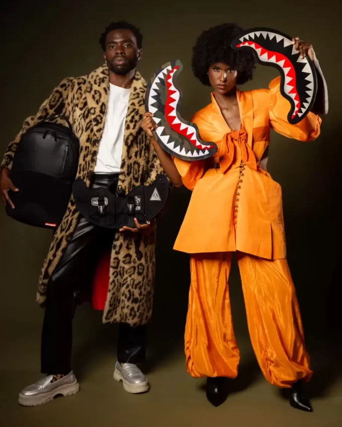 VELCRO SHARK – RUCKSACK MIT 3 AUSTAUSCHBAREN HAIEN-AUFKLEBERN (DLXV)