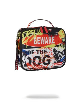 VORSICHT VOR DER HUNDESNACKPACKUNG