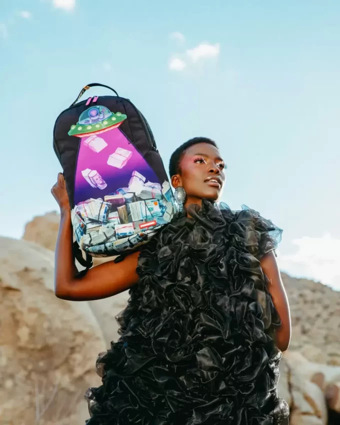 Wartet ab, bis sie sehen, welchen Rucksack ich habe!