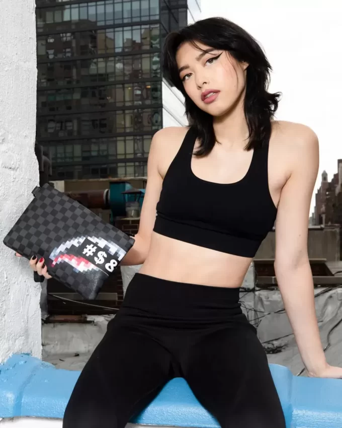 WHAT THE BEEP‘ SHARK CROSSOVER CLUTCH