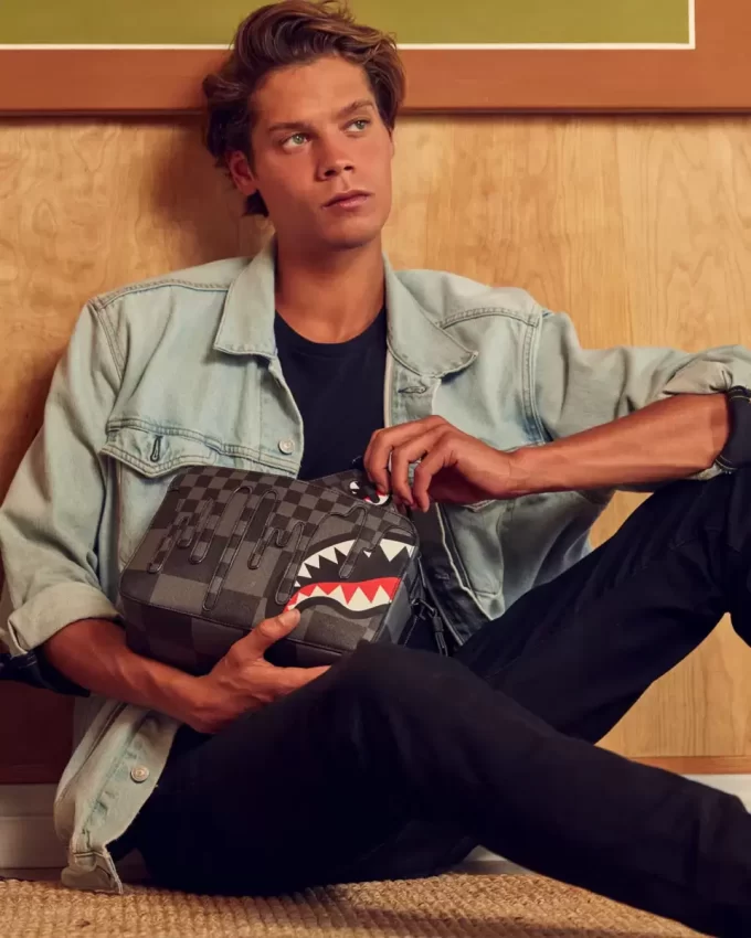 XTC Grey Sharks in Paris Kosmetiktasche